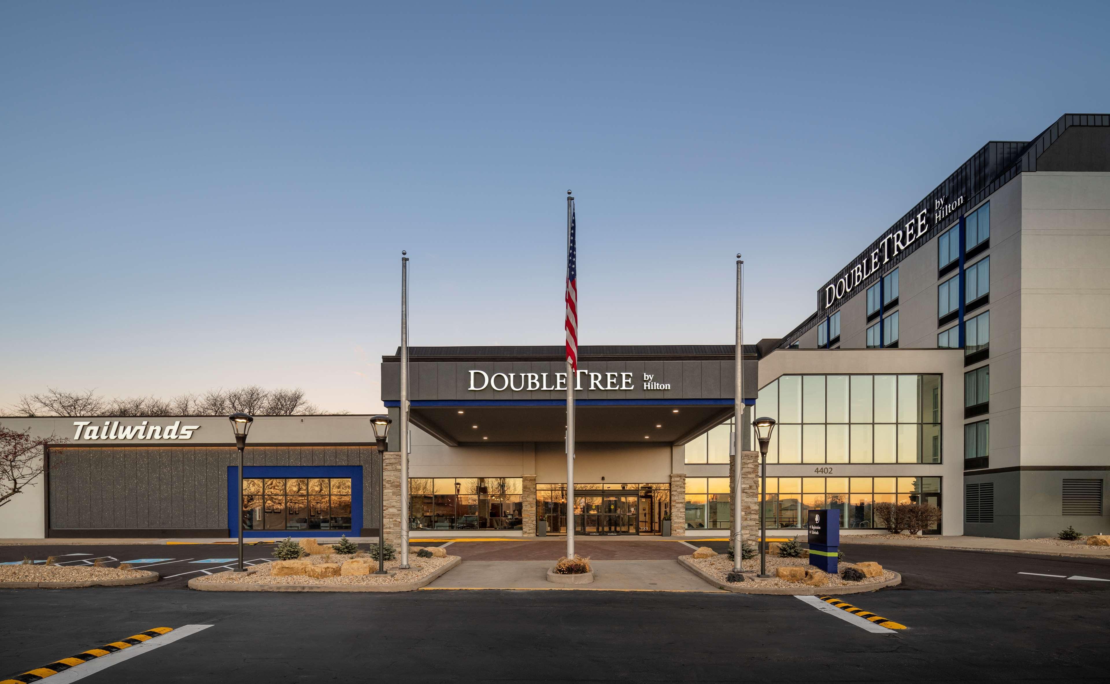 Doubletree By Hilton Madison East Hotel Exterior photo